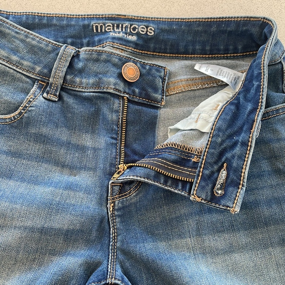 Maurices Mid-rise Blue Jean Size Small X-Long - Picture 4 of 12
